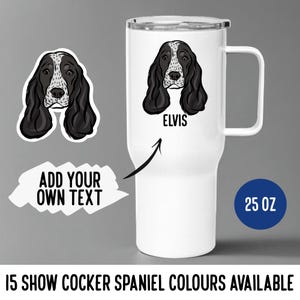 Puede incluir: Taza de viaje de acero inoxidable blanca con una ilustración de cocker spaniel en blanco y negro y el nombre "Elvis" impreso en la taza. La taza tiene un asa negra y una capacidad de 709 ml.  Añade tu propio texto para personalizar la taza.