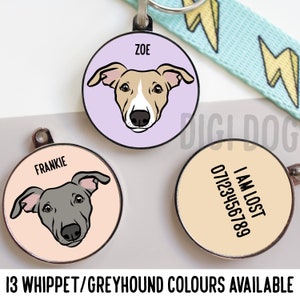 Peut inclure: Trois médailles d'identification pour animaux de forme circulaire avec des bords en métal. Deux médailles présentent des illustrations de têtes de chiens avec les noms ZOE et FRANKIE. La troisième affiche I AM LOST et 07123456789.