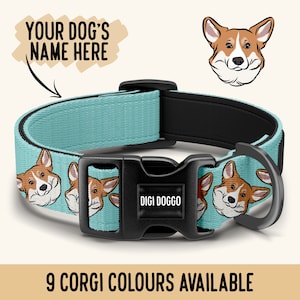 Könnte beinhalten: Ein hellblaues Hundehalsband mit einem wiederkehrenden Muster aus braun-weißen Corgi-Gesichtern. Es verfügt über eine schwarze Kunststoffschnalle mit der Aufschrift DIGI DOGGO, einen schwarzen D-Ring und ein schwarzes Innenfutter. Text: YOUR DOG'S NAME HERE und 9 CORGI COLOURS AVAILABLE.