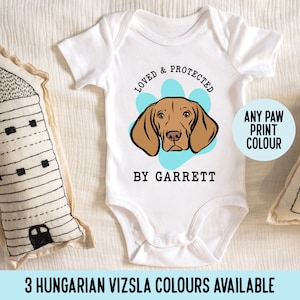 Hungarian Vizsla Baby Sleepsuit Protected By Dog Romper Custom Vizsla Name Personalised Baby Bodysuit for Vizsla Owner Newborn Baby Gift
