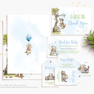 Puede incluir: Un conjunto de tarjetas imprimibles para una baby shower de Winnie the Pooh. Las tarjetas son azules y verdes con fondos de acuarela. Las tarjetas incluyen una tarjeta de agradecimiento, una tarjeta de libro para beb&eacute;, una tarjeta de rifa de pa&ntilde;ales y una etiqueta de favor. El texto en las tarjetas dice "Un gran agradecimiento", "Libro para beb&eacute;", "Rifa de pa&ntilde;ales" y "Gracias".