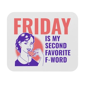 Puede incluir: Un fondo blanco con un círculo rosa y una ilustración retro de color morado de una mujer bebiendo de una taza de té. El texto "FRIDAY IS MY SECOND FAVORITE F-WORD" está en texto morado.