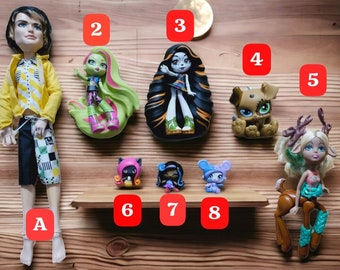 Monster High vinyl figures and pets
