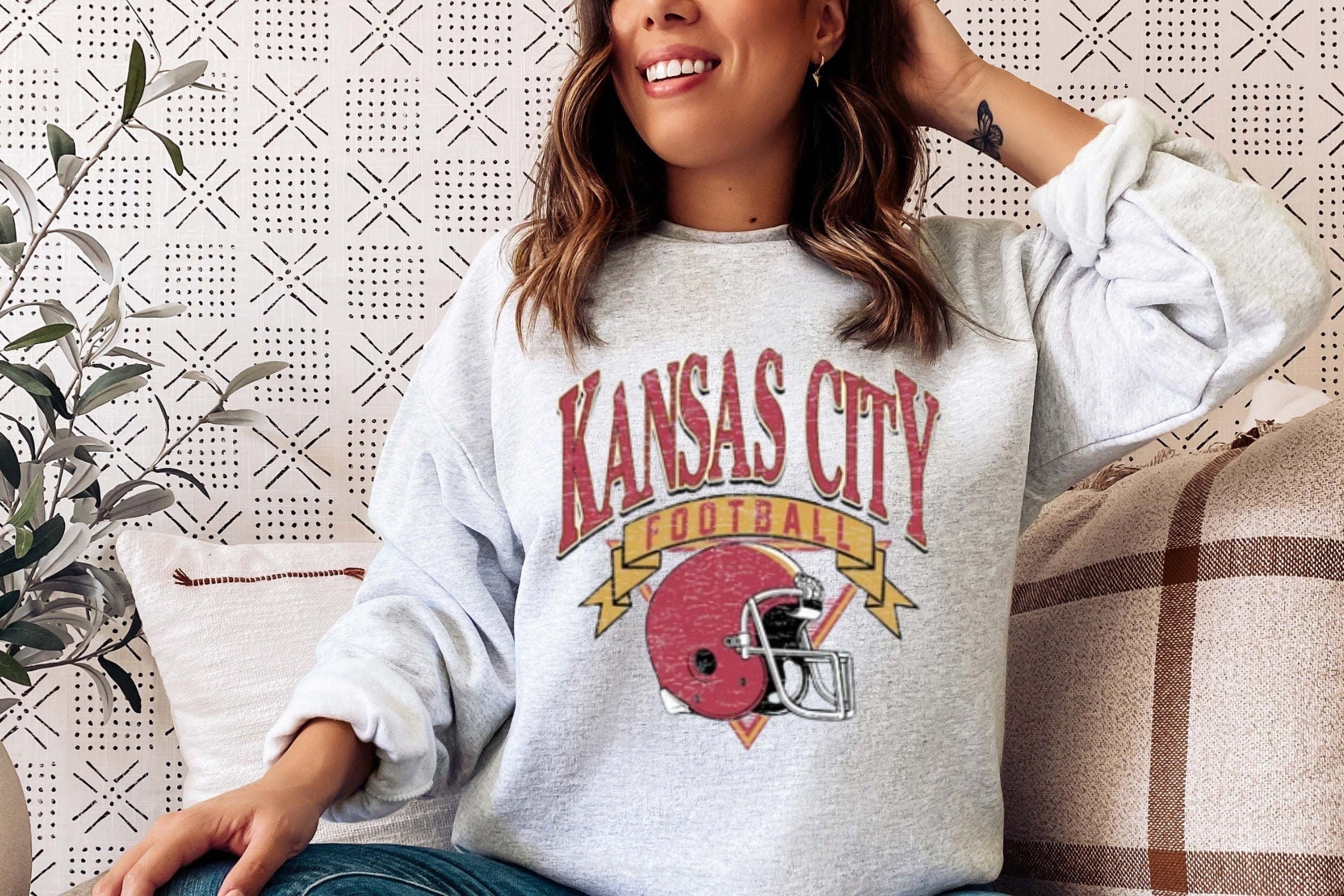 : Junk Food Clothing x NFL - Kansas City Chiefs - Team Helmet -  Adult Pullover Hooded Sweatshirt for Men and Women - Size X-Small : Sports  & Outdoors