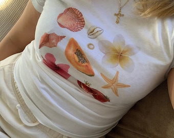 Seashell vintage aquarel collage T-shirt, Euro Girl zomert-shirt, Coastal Grandma Tee, Seashell Summer Shirt, Beach Girl Shirt, Y2k Baby Tee