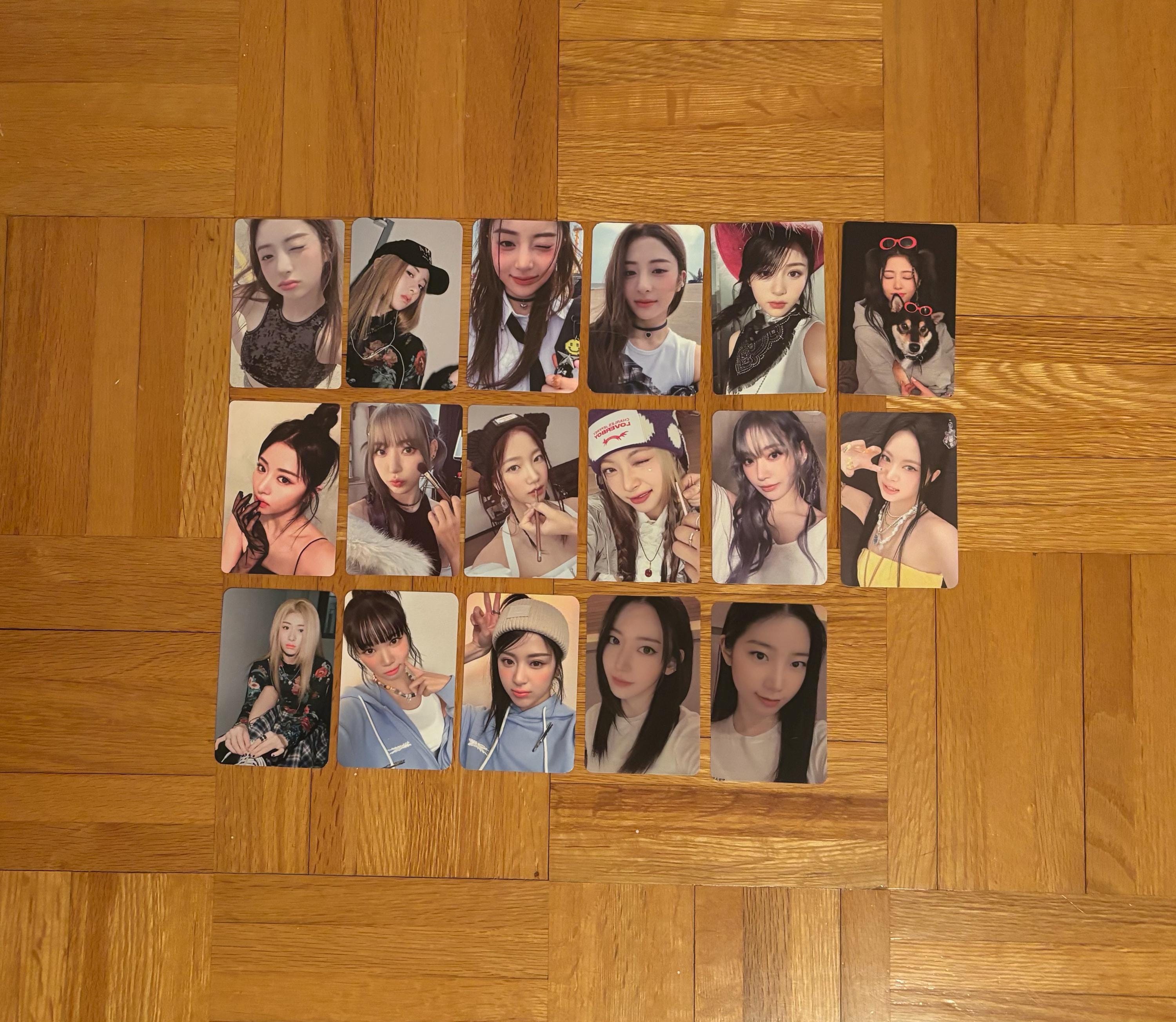 Yunjin Official Photocard - Etsy