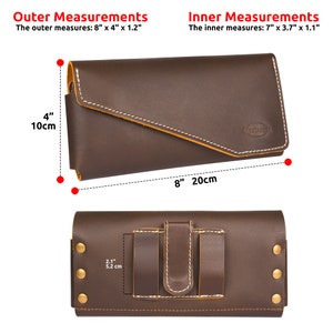 K&ouml;nnte beinhalten: Braunes Leder-Handy-Etui mit Klappverschluss und G&uuml;rtelclip. Das Etui hat ein gen&auml;htes Design und misst 20 cm x 10 cm x 3 cm. Die Innenma&szlig;e betragen 18 cm x 9,5 cm x 2,8 cm.