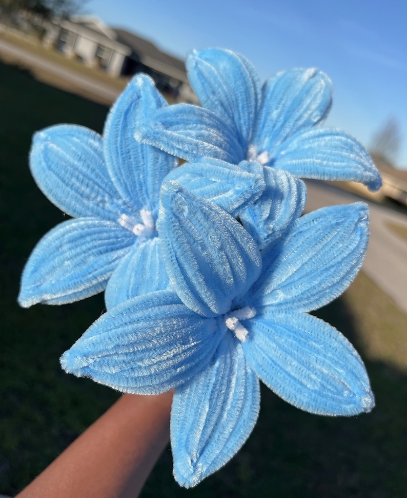 Lily Pipe Cleaner Flower - 1 Piece - Etsy