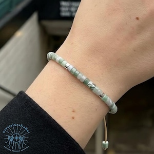 Bracelet fin en jade vert | Bijoux en perles de tube de 4 mm | Cadeau minimaliste avec pierre de naissance