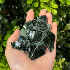 Natural Green Goldstone Raw Stones AAA+ Rough Goldstone Quartz Crystal Gemstones Rock Stones Raw Crystal Raw Stones for Jewelry DIY Gift