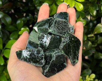 Naturalny zielony kamień szlachetny, surowe kamienie szlachetne, surowy kamień szlachetny, kryształ kwarcowy, kamienie szlachetne, surowy kryształ, surowe kamienie szlachetne do biżuterii, prezent DIY