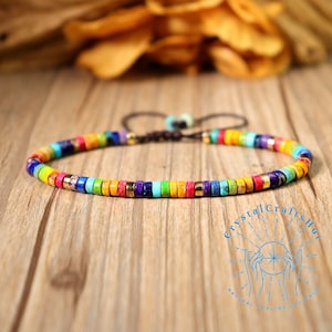 Pulsera Arcoíris Orgullo de 7 Chakras - Joyería del Festival LGBT CSD - Pulsera de Cuentas de Tubo de 4 mm - Pulsera Delicada de Estilo Boho Hecha a Mano - Regalo Único