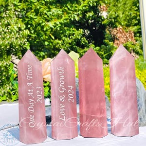 Naturalny obelisk wieżowy z kwarcu różowego: okaz minerału z kryształu medytacyjnego, szorstka różowa różdżka (3,2-4 cale)