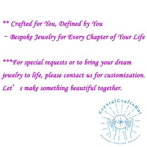 Pu&ograve; includere: Testo viola su sfondo bianco che recita: "Crafted for You, Defined by You - Bespoke Jewelry for Every Chapter of Your Life ***For special requests or to bring your dream jewelry to life, please contact us for customization. Let's make something beautiful together." Sotto il testo c'&egrave; un logo per CrystalCrafts Hut, che presenta un paio di mani che tengono una sfera di cristallo con una stella al suo interno. Il logo &egrave; circondato dalle parole "CrystalCrafts Hut", "Natural Healing Crystals" e un raggio di sole.
