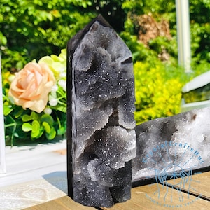 Druzy geode sfaleriet toren toverstaf minerale specimen collectie natuurlijke ruwe zwarte kristallen toren ruwe druzy-kristallen obelisk toren + cadeauzakje