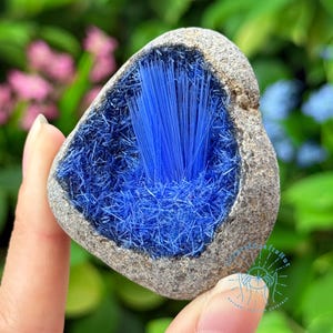 天然ブルーマグネタイトクォーツクラスター、原石の花の鉱物標本、エネルギーストーンホームデコレーションブルーゲーサイトクリスタル、クールなクリスタルギフト