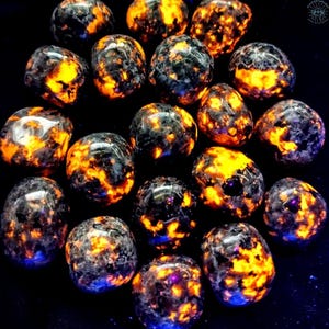 Glow-in-the-Dark Yooperlite Flame Stone, UV Reactive Sodalite Emberlite Tumble Stone (0.5-1") 10 PCS