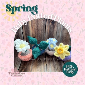 Peut inclure: Un modèle de crochet pour réaliser trois petites plantes en pot. Les plantes sont une marguerite, une plante verte et une jonquille. Le modèle est disponible en téléchargement PDF uniquement. Le texte sur l'image indique "Spring Baby Potted Plants" et "PDF Pattern Only".