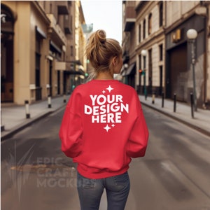 Felpa Mockup Gildan 18000 rossa Donna, POD G18000 Maglione Mock Up Modello Urban Street Casual Mock-Up Modello Inverno Autunno