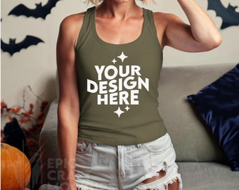 Militärgrün Halloween nächstes Level 1533 Mockup Frauen, N1533 Racerback Tank Top Model Mockup Herbst Herbst, Lifestyle Mock-Up Racerback Mock