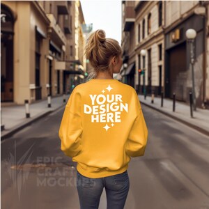 Oro Gildan 18000 Mockup Felpa Donna, POD G18000 Maglione Mock Up Modello Urban Street Casual Mock-Up Modello Inverno Autunno