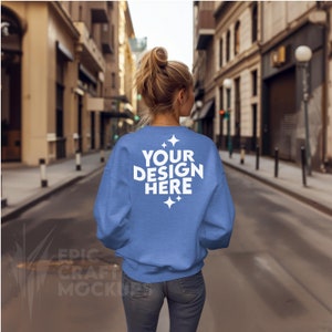 Heather Sport Royal Gildan 18000 Mockup Felpa Donna, POD G18000 Maglione Mock Up Modello Urban Street Casual Mock-Up Modello Inverno Autunno