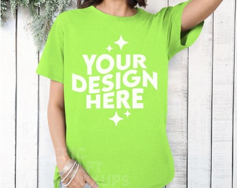 NEON GREEN Gildan 5000 Mockup Tshirt Mulheres, G5000 POD Style Boho Shirt Mockup Tee de verão, modelo feminino Mock Up Casual Print On Demand