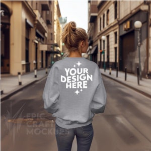Sport Grigio Gildan 18000 Mockup Felpa Donna, POD G18000 Maglione Mock Up Modello Urban Street Casual Mock-Up Modello Inverno Autunno