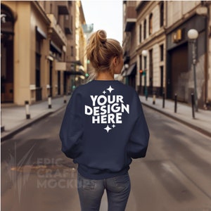 Navy Gildan 18000 Mockup Felpa Donna, POD G18000 Maglione Mock Up Modello Urban Street Casual Mock-Up Modello Inverno Autunno