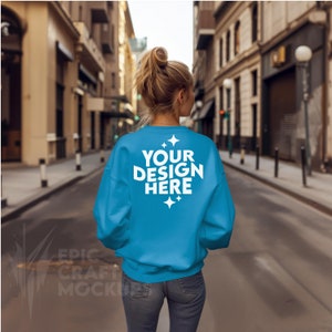 Felpa Mockup Gildan 18000 Zaffiro Donna, POD G18000 Maglione Mock Up Modello Urban Street Casual Mock-Up Modello Inverno Autunno