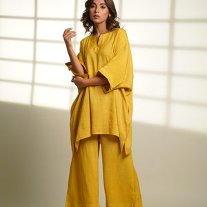 Extra grote linnenset, tweedelige set linnen, mosterdlinnen top en broek, aangepaste pyjamaset, linnen loungewear, losse tuniek en broek, grote maten