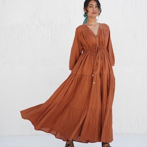 オーガニックコットンVネックマキシドレス、ティアード＆レイヤードドレス、ポケット付きボヘミアンチュニック、快適なゆったりフィット、プラスサイズ、カスタムサイズ