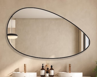 Großer Asymmetrischer Wandspiegel: Modernes Wohndekor