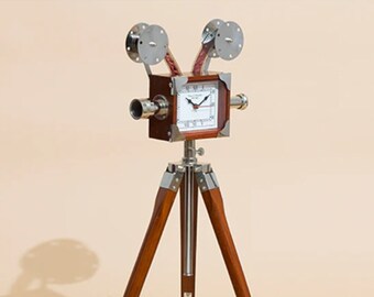 Timeless Vintage Clock with Integrated Projector for Ambiance"