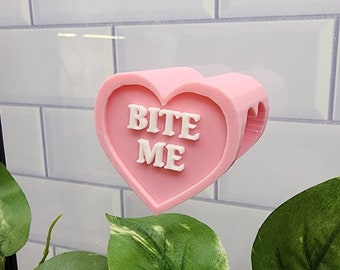 Candy Heart Hide, Valentine&#39;s day spider decor, Jumping spider hide, 3D printed enclosure decor, magnetic hide