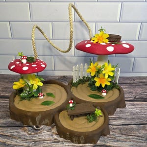 Parco giochi decorato con ragni saltatori, decorazioni in stile cottagecore, set da gioco con tronchi di funghi, set di arricchimento arboreo, palestra da gioco in stile cottagecore