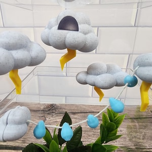 Storm Cloud Hopping Spindelhölje Kit, Cottagecore Hopping Spindelhylla, Molnskjul, Regnmolnsbro, 3D-printad dekor, magnetisk