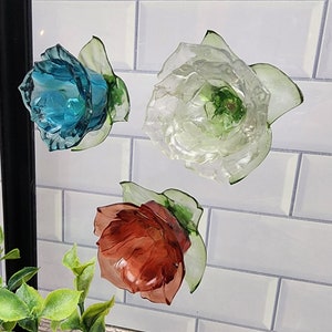 Gemstone Rose Hide, Jumping spider crystal clear hide, diamond, sapphire, ruby 3D resin printed, enclosure decor, magnetic hide