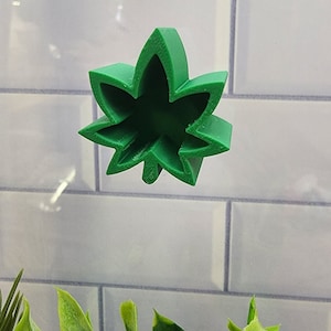 Leafy Cannibis Hide, Hemp Shaped jumping spider hide, 3D printed enclosure pot decor, Marijuana magnetic hide, Weed enclosure decor