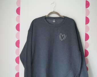 Embroidered Heart Sweatshirt, Minimalist Throne of Glass Merch, Fantasy Romantasy Jumper, Chaol and Yrene