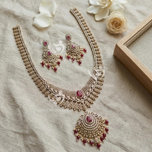Rubinrött brudhalsbandset, indiska bröllopssmycken i guld, uttalandehalsband med CZ-örhängen, brudsmyckeset, brudtärnepresent till henne