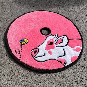 Alfombra de mechones con vaca y abeja rosa – Tapete redondo en forma de dona – Alfombra hecha a mano con animales de dibujos animados – Bonita decoración de granja o guardería