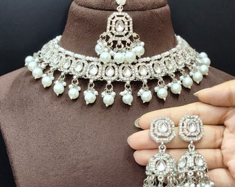 Perle blanche plaqué rhodium indien Bollywood ensemble de bijoux de mode nuptiale tenue de fête de mariage collier de mode boucle d'oreille Tikka ensemble pour les femmes