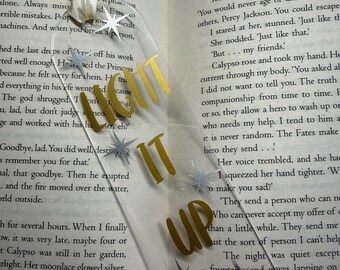 Crescent City acryl boekenlegger - 'Light It Up'-citaat - BookTok Gifts