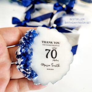 Magneti di compleanno Blue Stone – Bomboniere personalizzate per feste di compleanno importanti come il 40°, il 50° e il 60° compleanno.