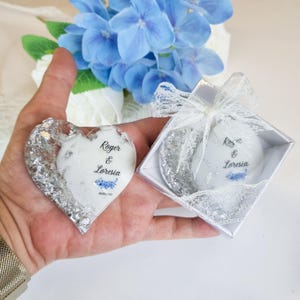 Imanes con forma de corazón en azul, verde y plateado con cintas: recuerdos de boda perfectos para invitados, regalo de agradecimiento, recuerdos magnéticos, recuerdos personalizados.