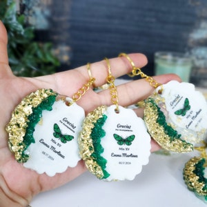Emerald Green Quinceanera Keychain Favors: Personalized Sweet 16 Gifts