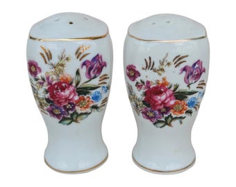 FIRE KING Tulip Shaker Set White Salt and Pepper Milk Glass