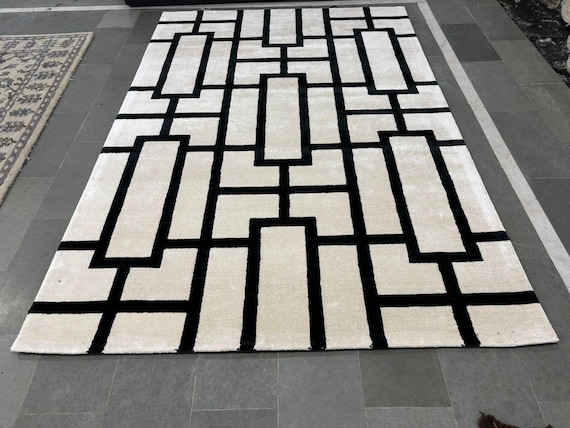 Modern Geometric Hand Tufted Rug with 100% Viscose in Black and White Color for Home Decor , Living Room Rug, Bed Room Rug Mfd By -YDC