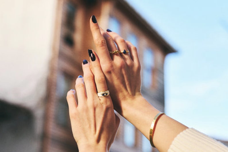 Oeil de la mer Égée, bague en plaqué or 24 carats et pierre précieuse en émail blanc, authentique représentant le mauvais œil image 3